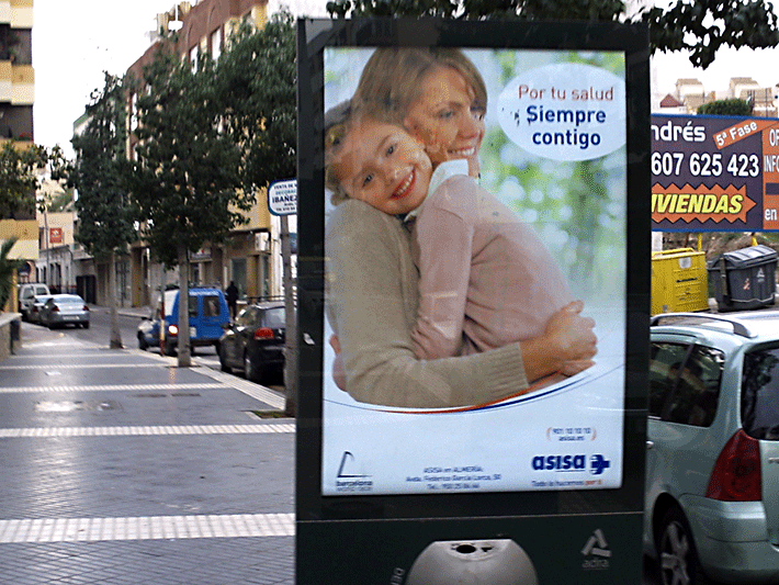 Trabajos de Asisa, publicidad autobuses y mupis