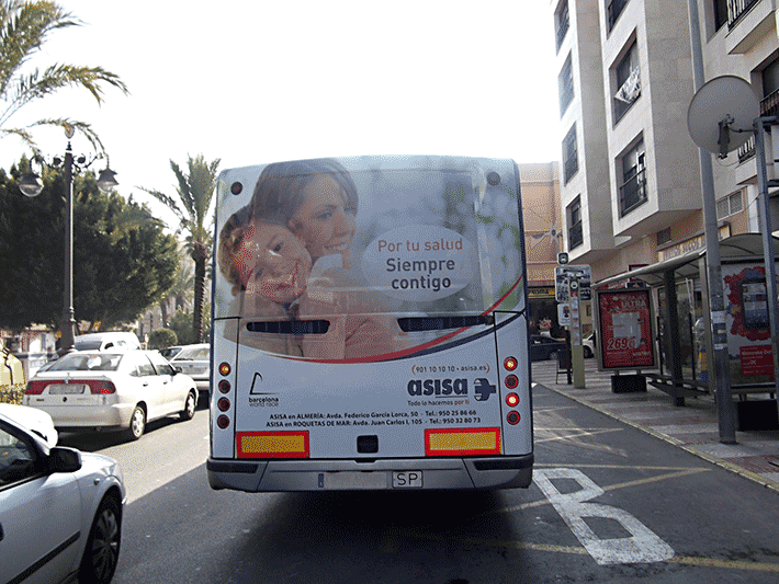 Trabajos de Asisa, publicidad autobuses y mupis