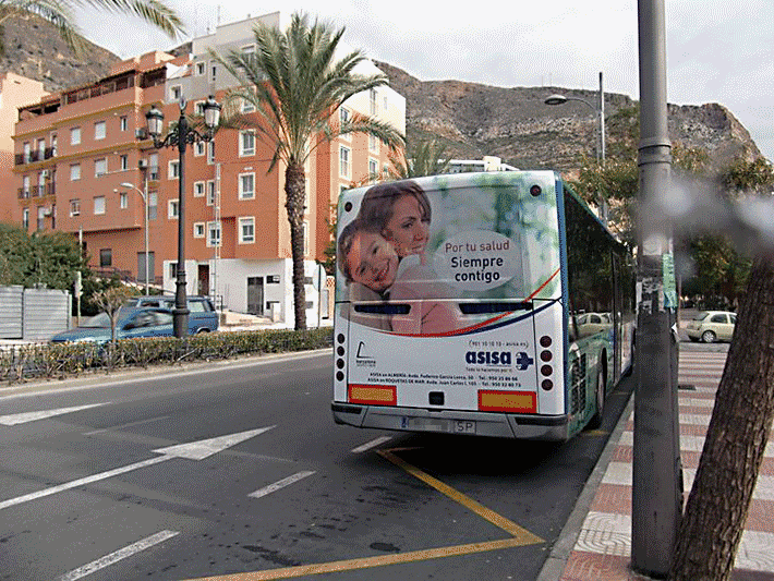 Trabajos de Asisa, publicidad autobuses y mupis