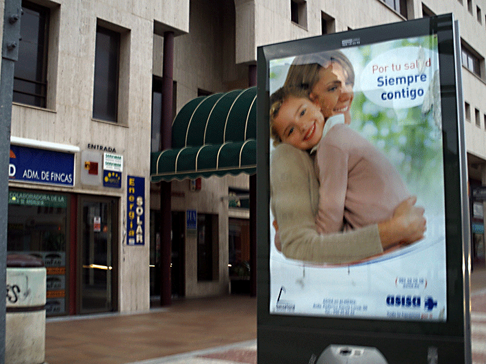 Trabajos de Asisa, publicidad autobuses y mupis