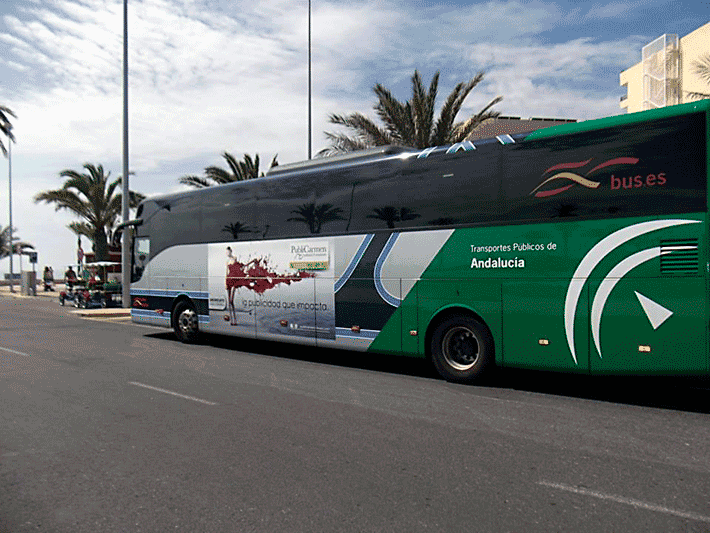 publicidad en autobuses metropolitanos