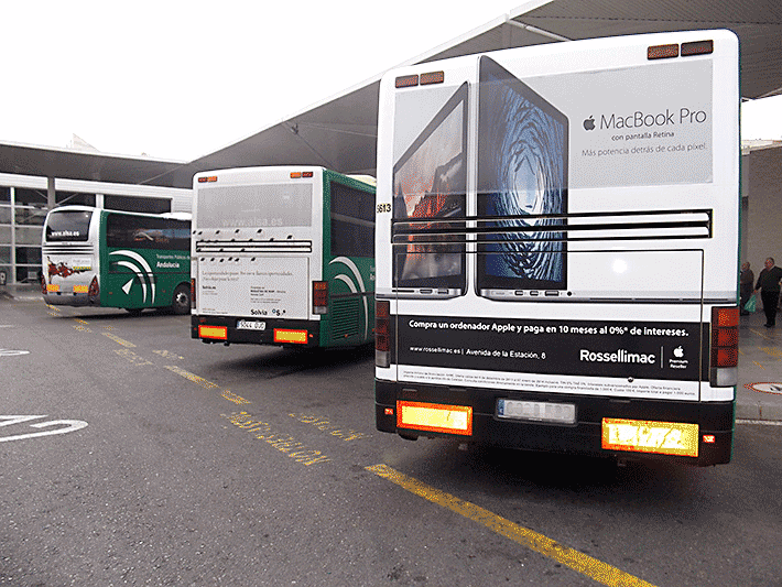 publicidad en autobuses metropolitanos